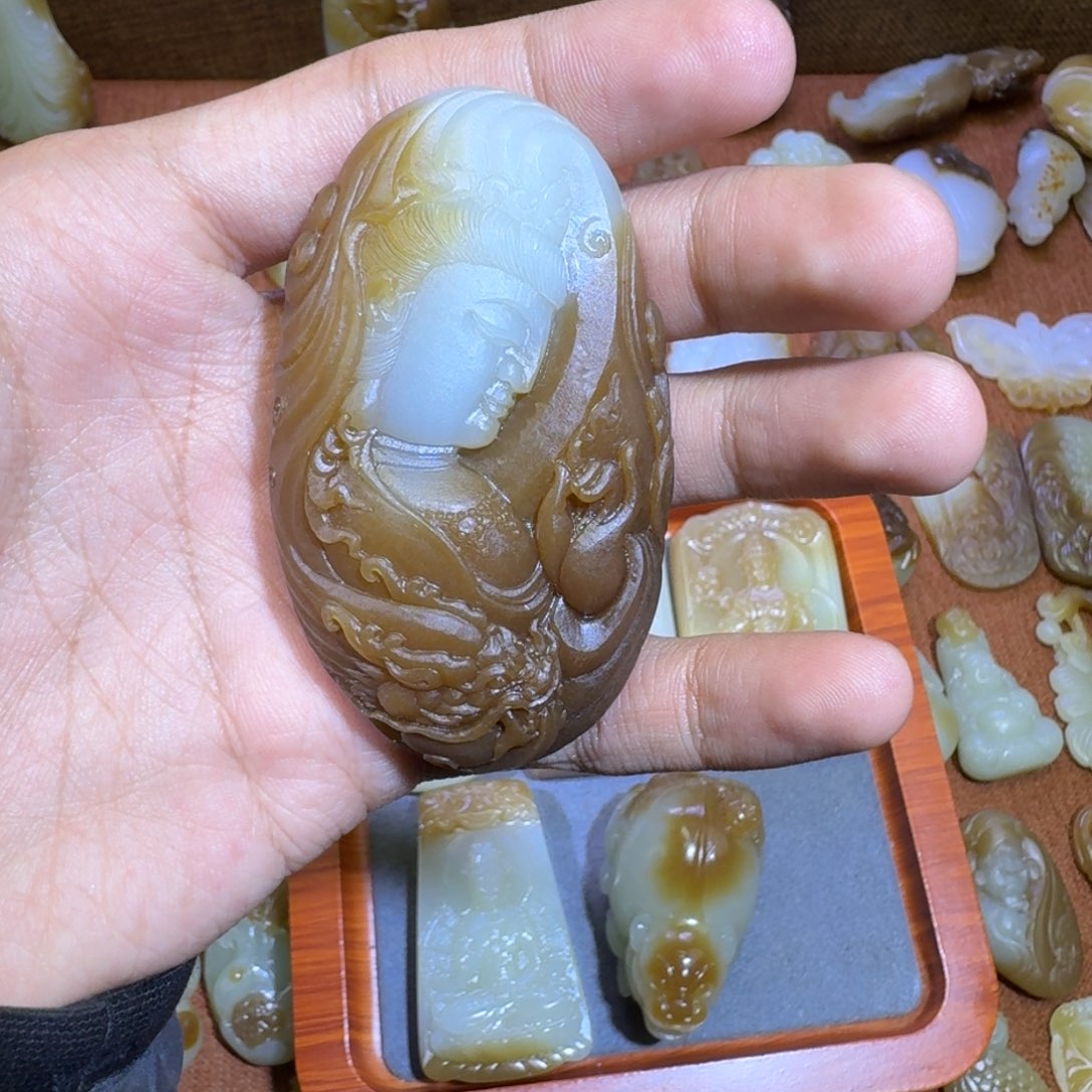 和田玉未镶嵌颈饰