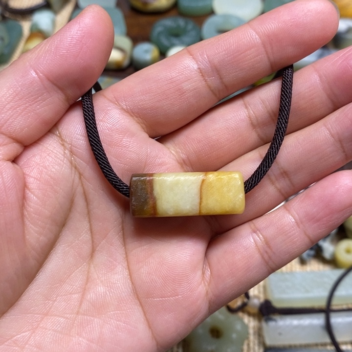 王***）蛇纹石玉未镶嵌挂件