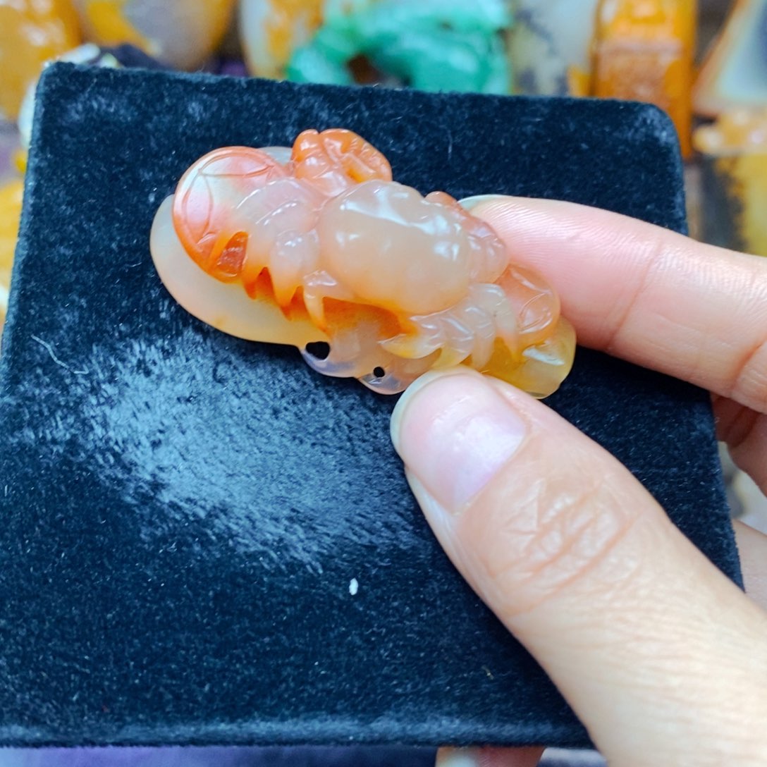 未镶嵌石英质玉（黄龙玉）颈饰