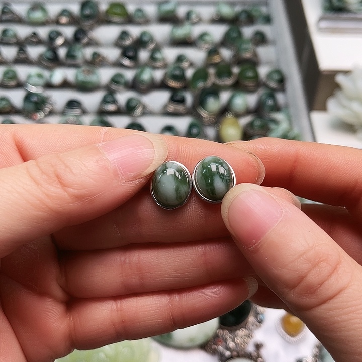 透闪石-蛇纹石玉耳环未镶嵌