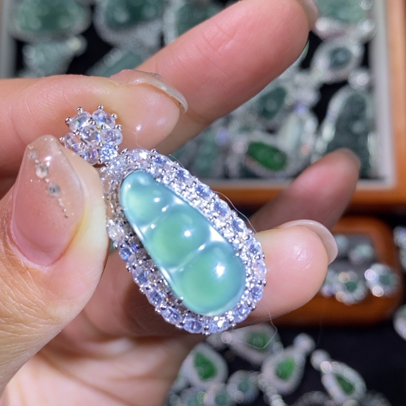 【闪购商品】翡翠颈饰未镶嵌天然