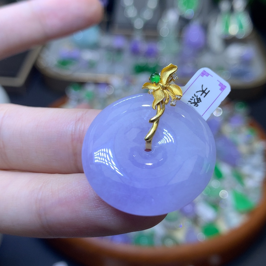 颈饰18K金镶嵌翡翠