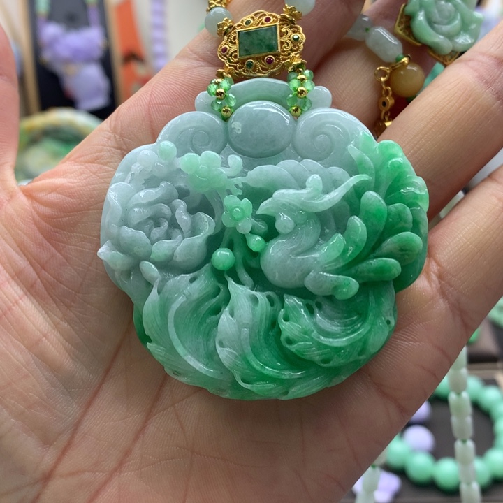 翡翠吊坠(赠链)未镶嵌