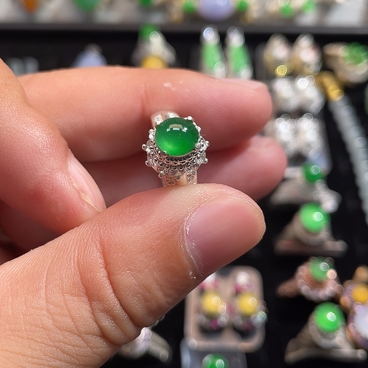 翡翠裸石冰阳绿蛋面铜托