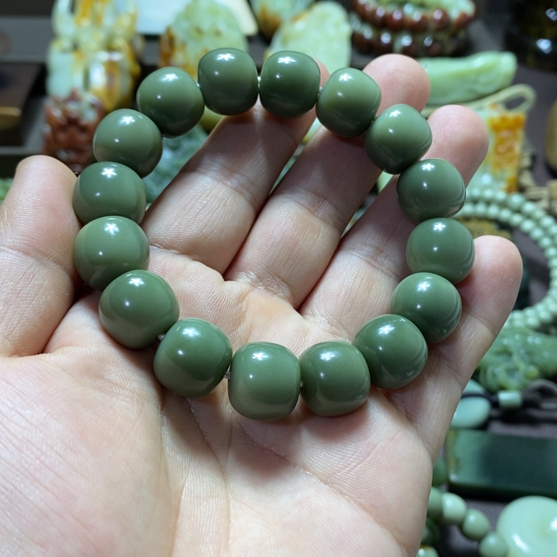 皮***子岫岩老玉（透闪石质玉）未镶嵌手链