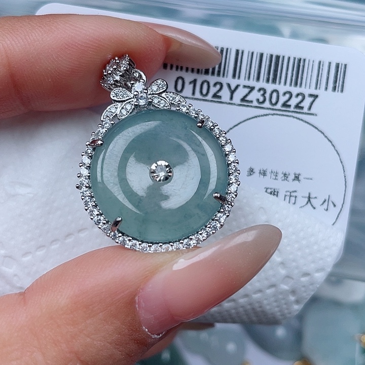 吊坠(不含链)未镶嵌翡翠