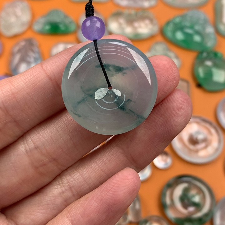 翡翠挂件未镶嵌….