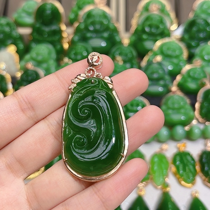 和田玉（碧玉）颈饰18K金镶嵌