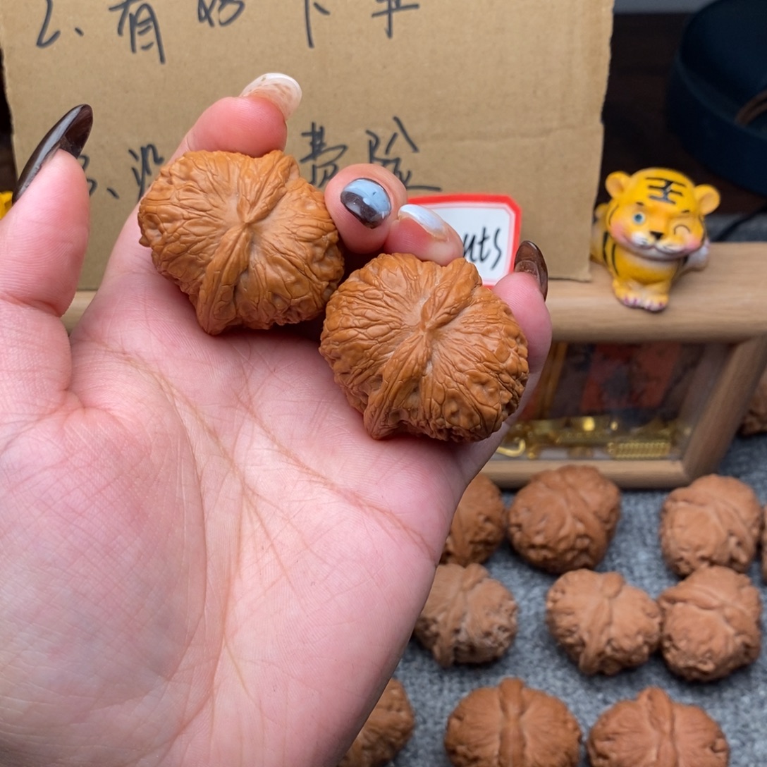 文玩核桃吊坠元宝