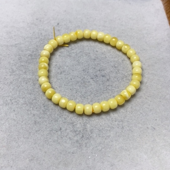 蜜蜡裸石未镶嵌手串