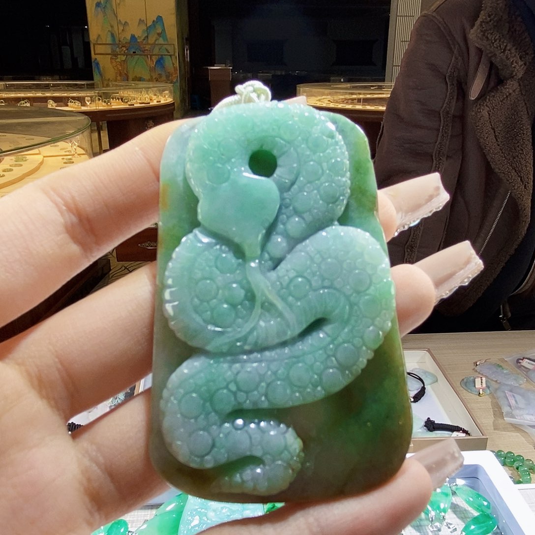 翡翠颈饰未镶嵌翡翠