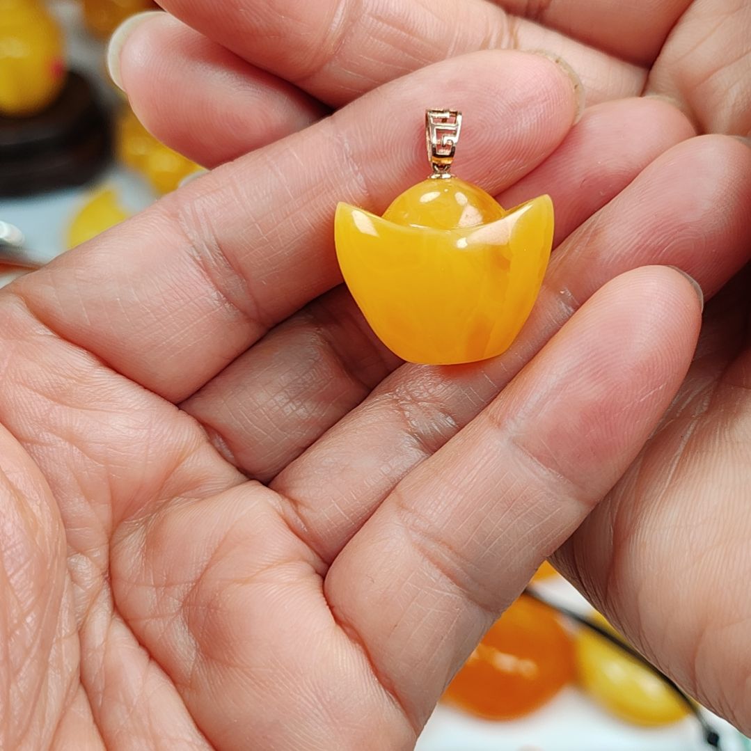 蜜蜡吊坠(赠链)18K金镶嵌