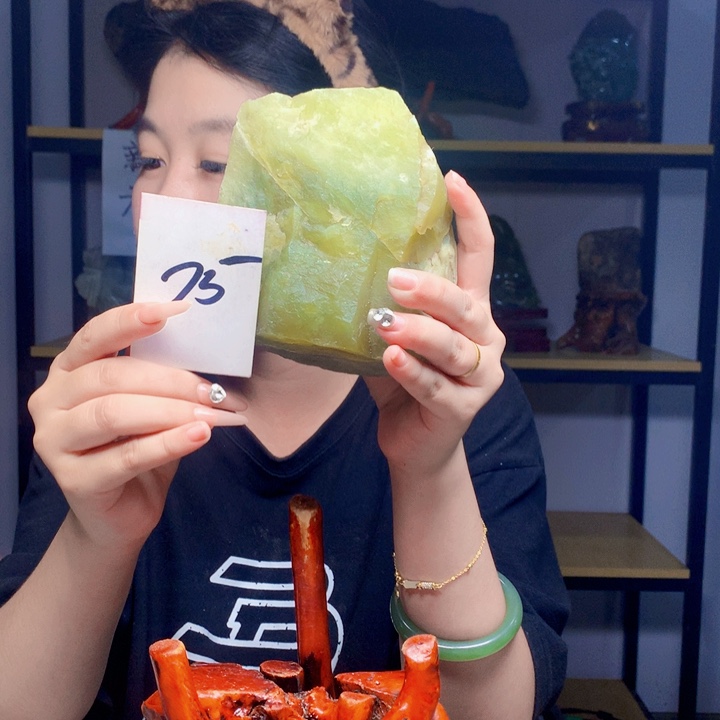 未镶嵌蛇纹石玉1岫玉