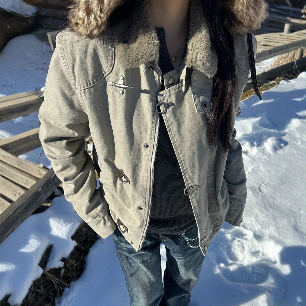 VIVIIKIMER美式复古小众做旧高级感座山雕解构飞机扣短款外套ins