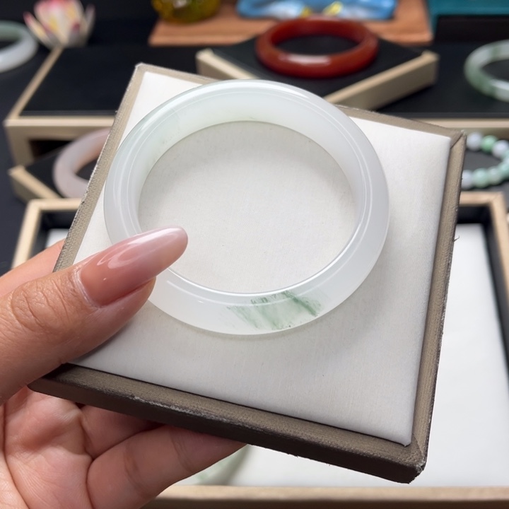 石英质玉手镯未镶嵌糖*