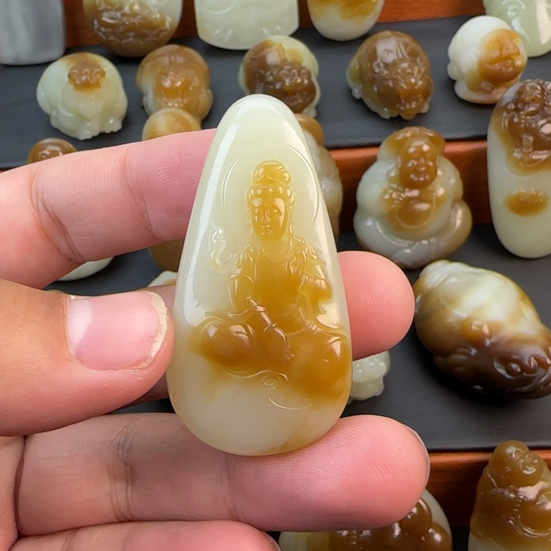 和田玉（糖玉）颈饰未镶嵌依**在