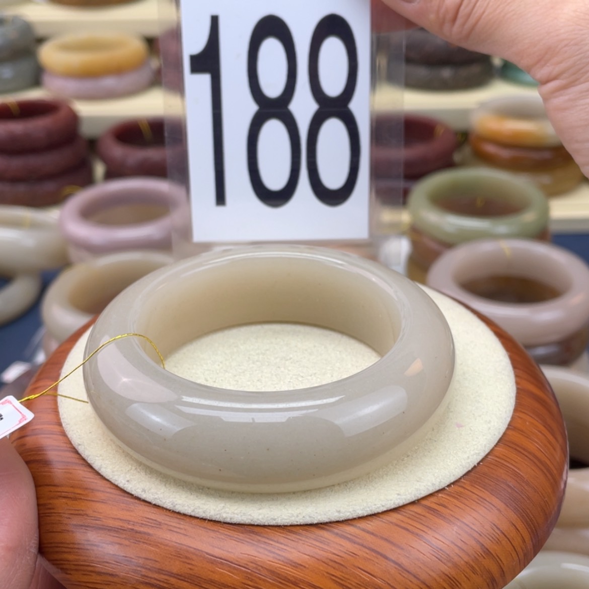 【闪购商品】石英质玉手镯未镶嵌