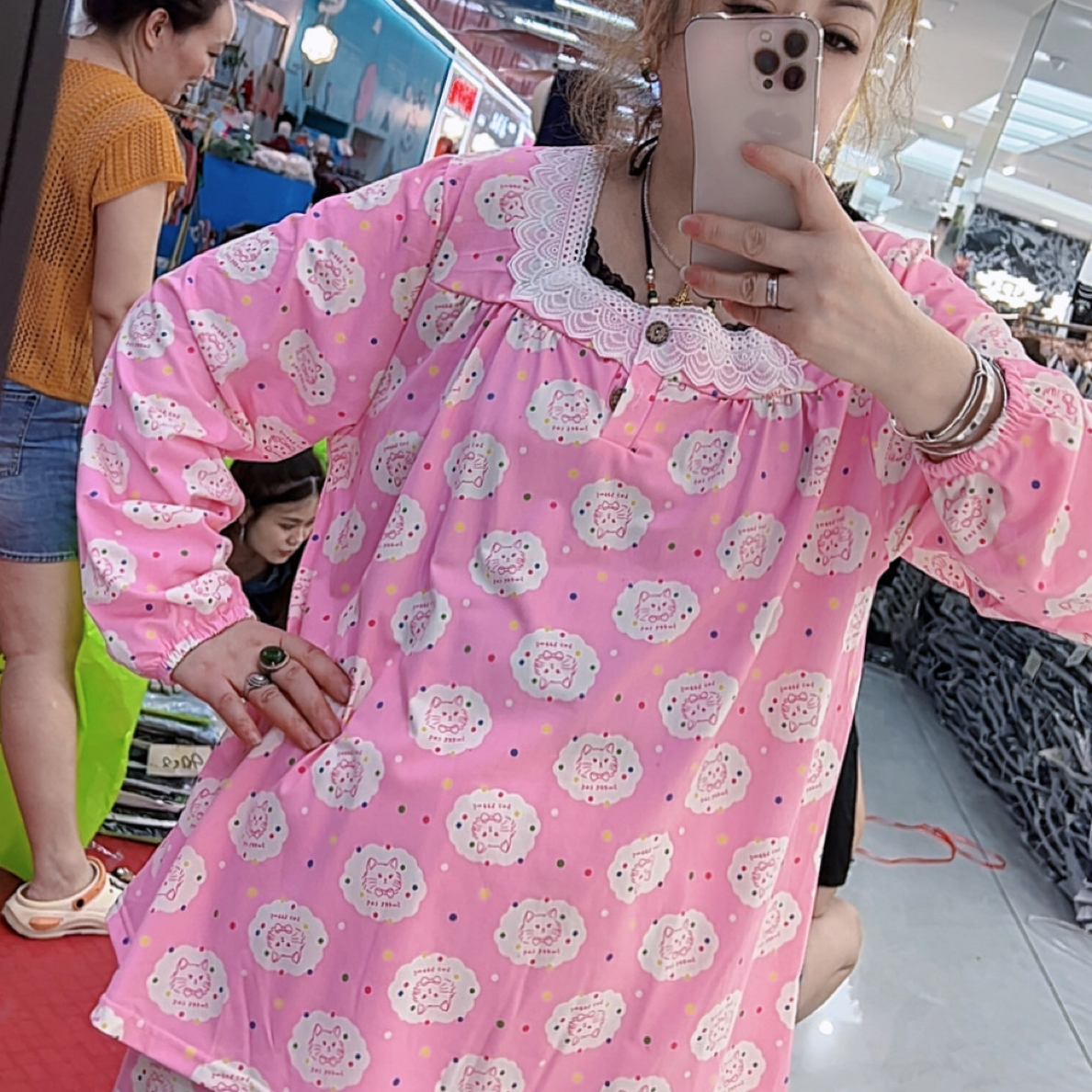 玫红猫咪印花长袖长裤方领女款睡衣适合胖MM穿着