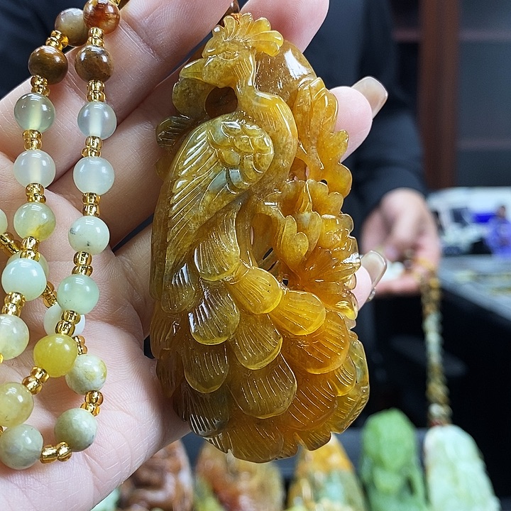 蛇纹石玉吊坠未镶嵌