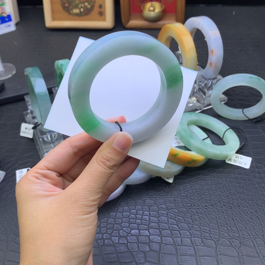 定制翡翠未镶嵌翡翠手镯