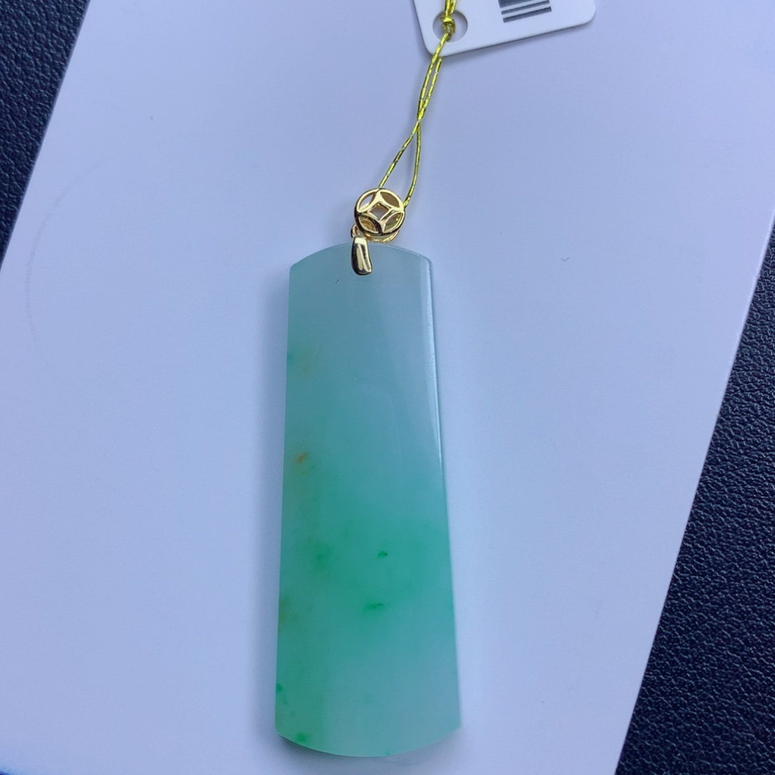 翡翠未镶嵌颈饰无事牌