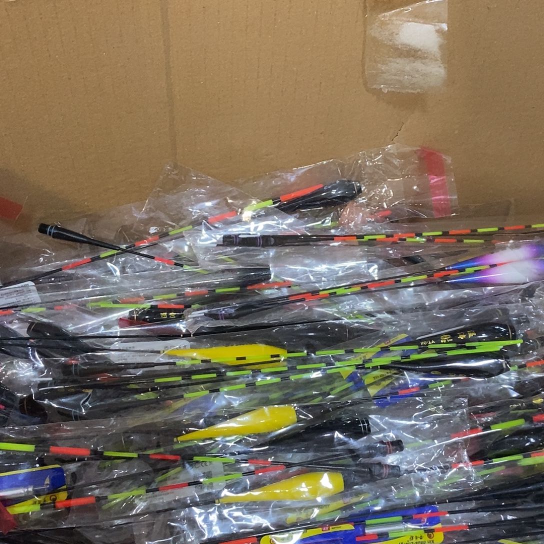 咬钩变色电子鱼漂随机发6根，，