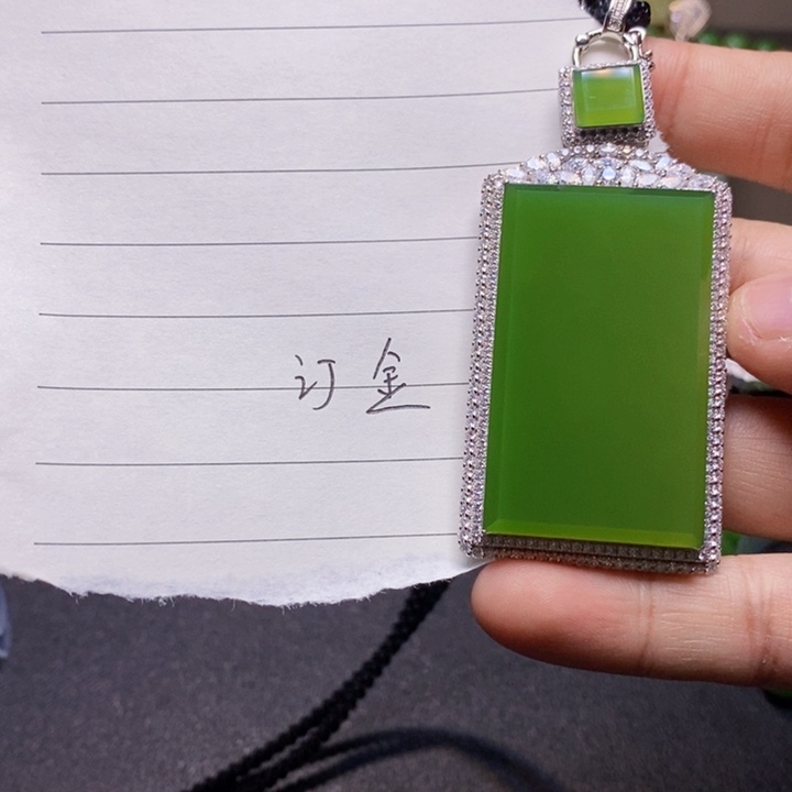 吊坠(不含链)18K金镶嵌和田玉柠****?