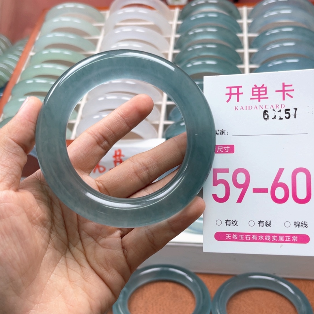 *****石英质玉手镯未镶嵌
