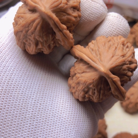 【闪购商品】桃核吊坠大红袍狮子头