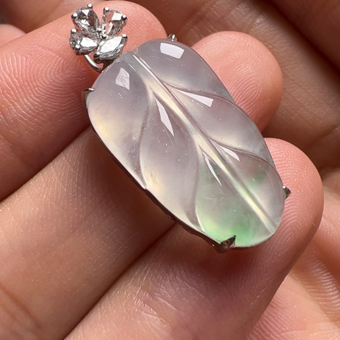 翡翠18K金镶嵌颈饰Y飘甜绿花叶子