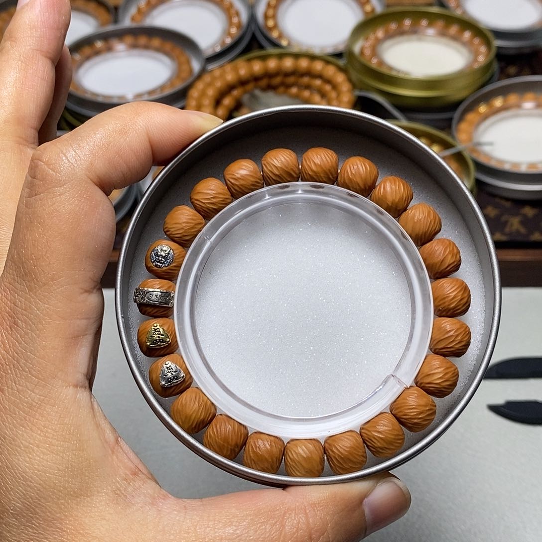 猴头核桃手串58号四标高配云锦10左右