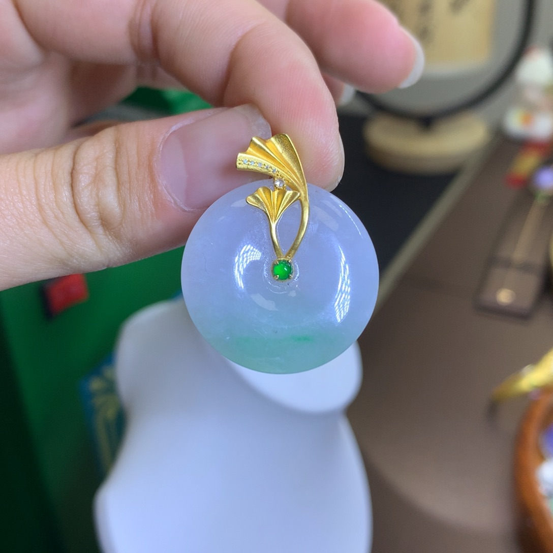 翡翠颈饰18K金镶嵌翡翠