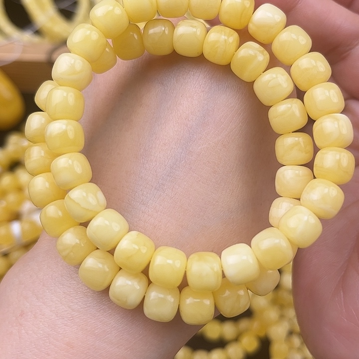 琥珀未镶嵌颈饰琥珀，多样性发其一