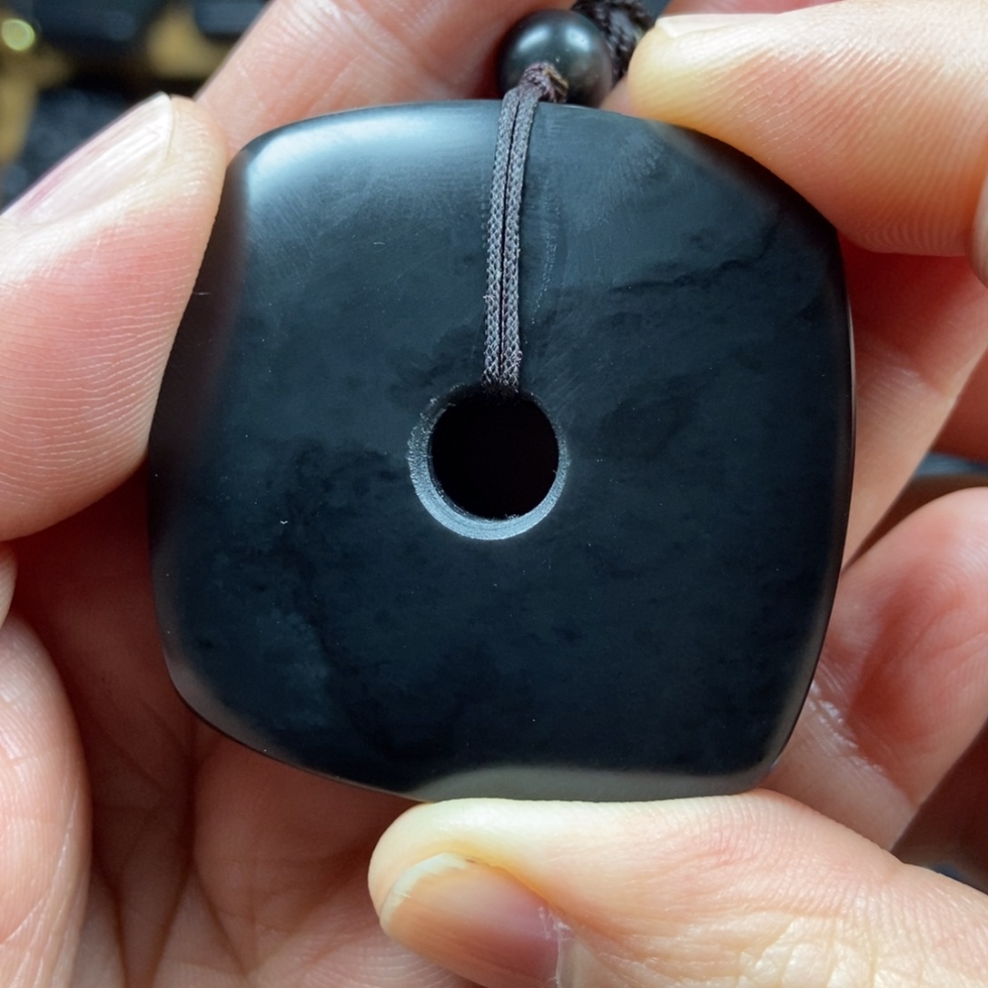 和田玉（墨玉）未镶嵌手链