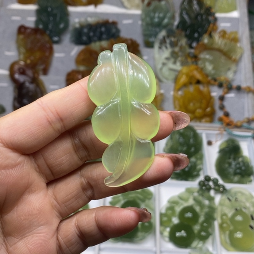 【闪购商品】蛇纹石玉颈饰未镶嵌