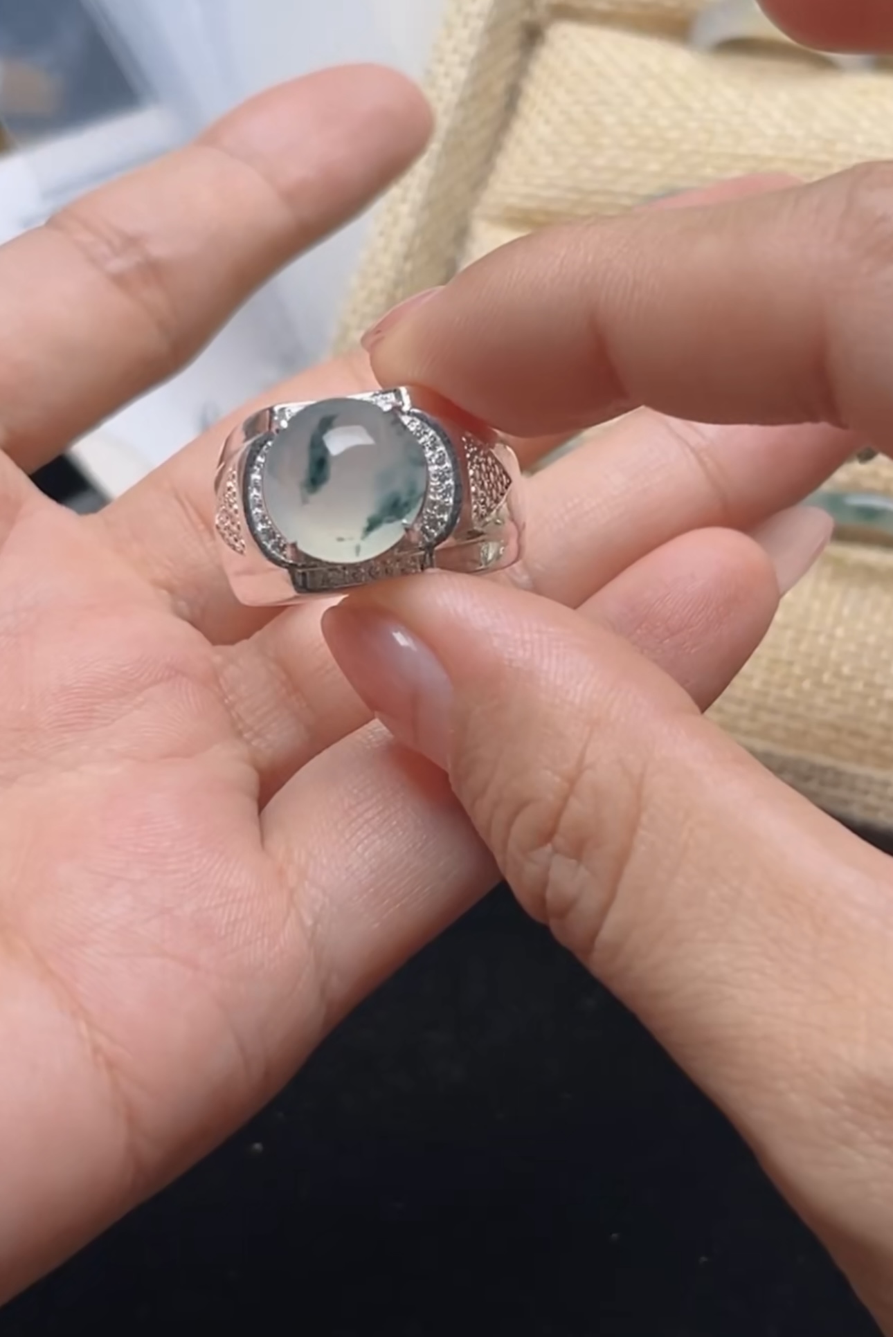 缅甸A货翡翠冰飘花