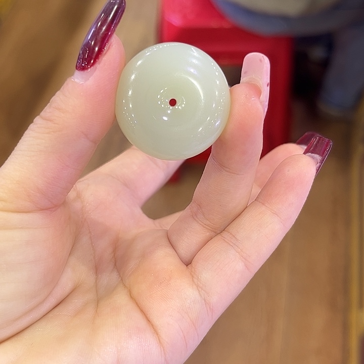 霞***姐和田玉未镶嵌颈饰和田玉平安扣