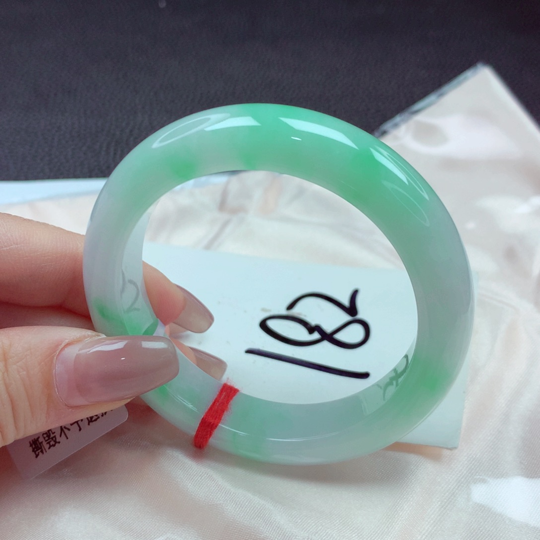 翡翠手镯未镶嵌手镯52