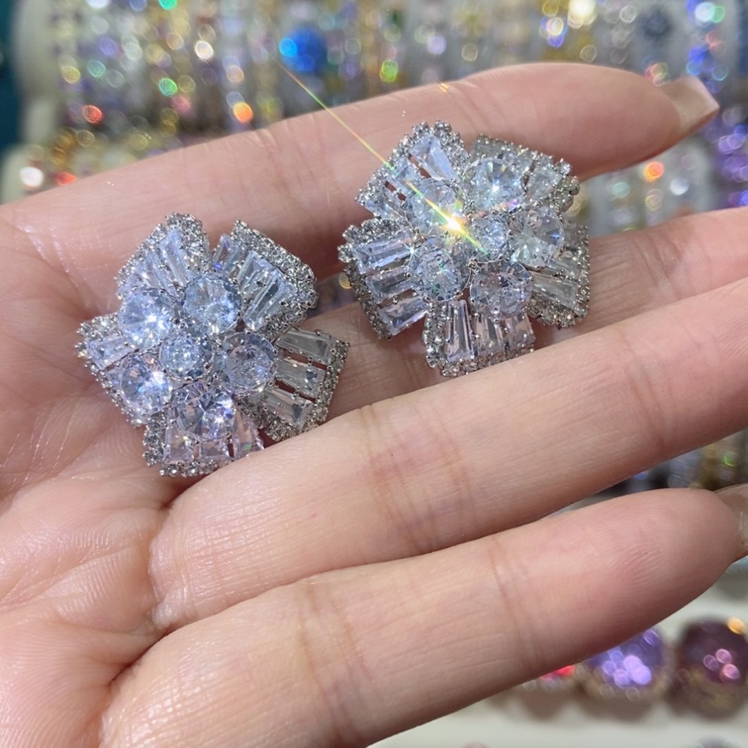 66锆石（处理）耳夹