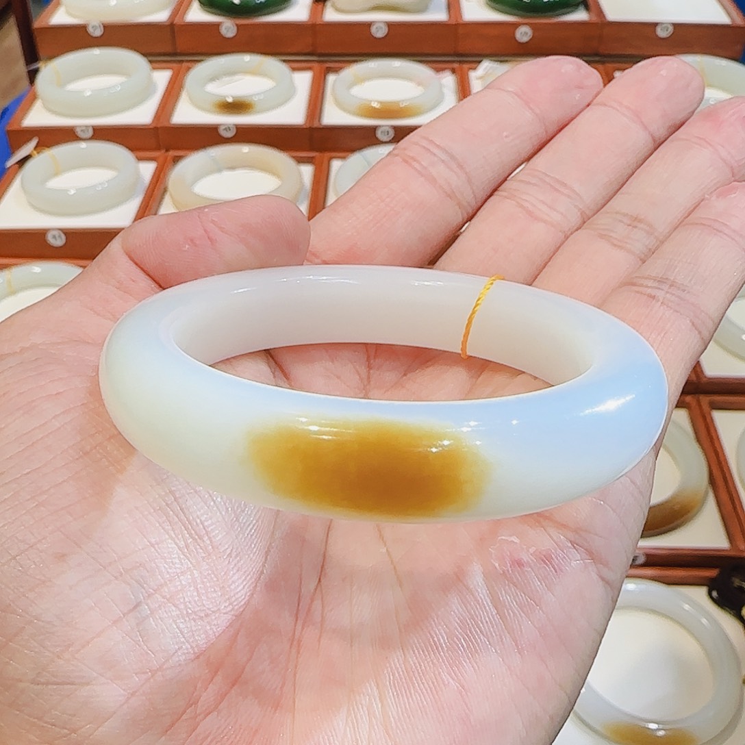 和田玉未镶嵌手镯且末一口金糖55 56