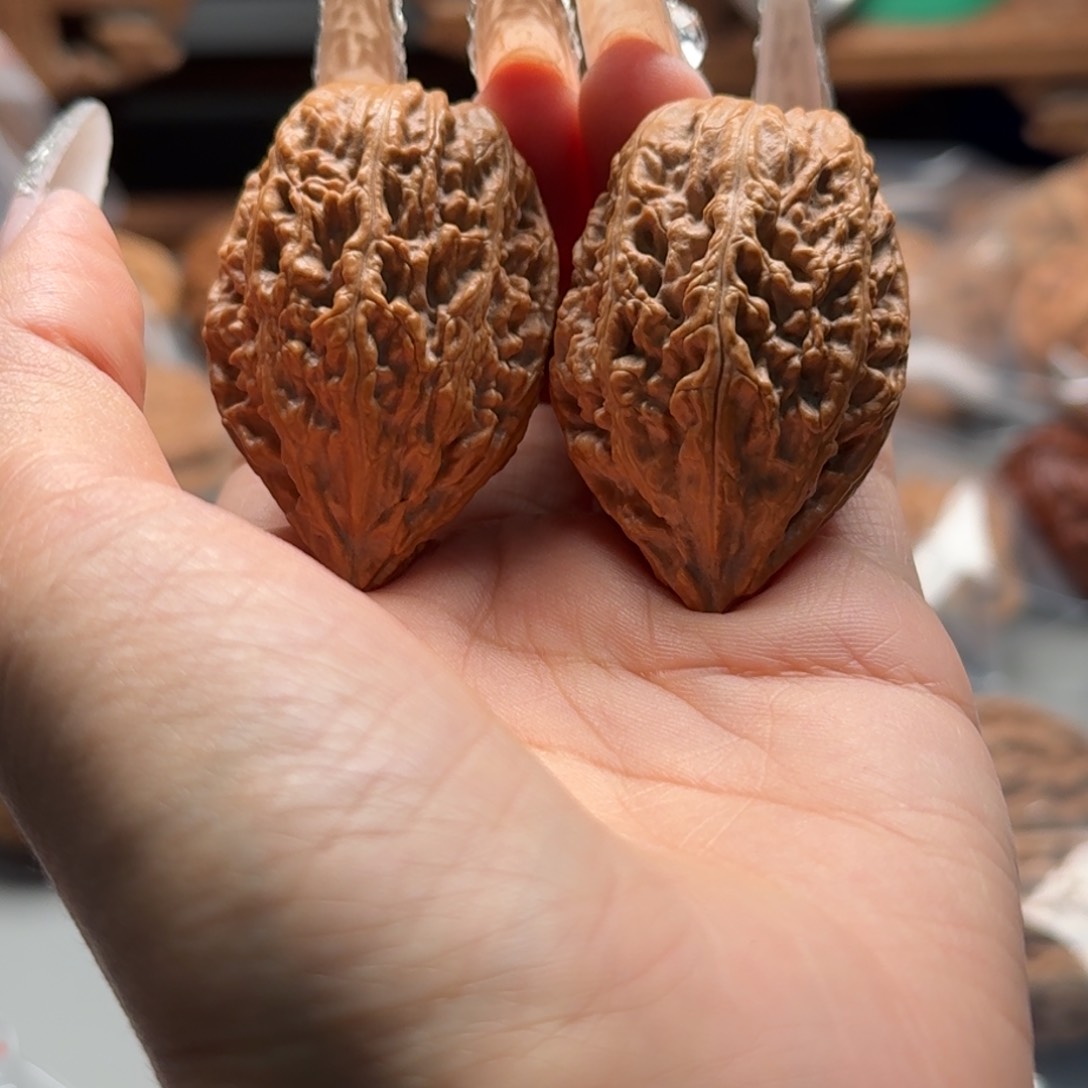 文玩核桃把件关东木子楸百核133裂了瑕疵