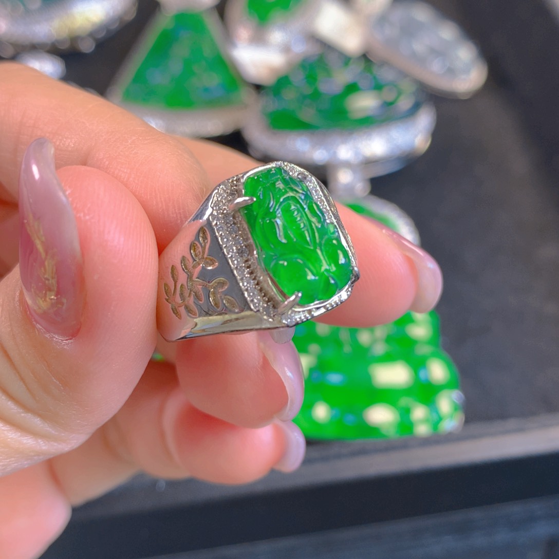 翡翠颈饰银S925镶嵌翡翠