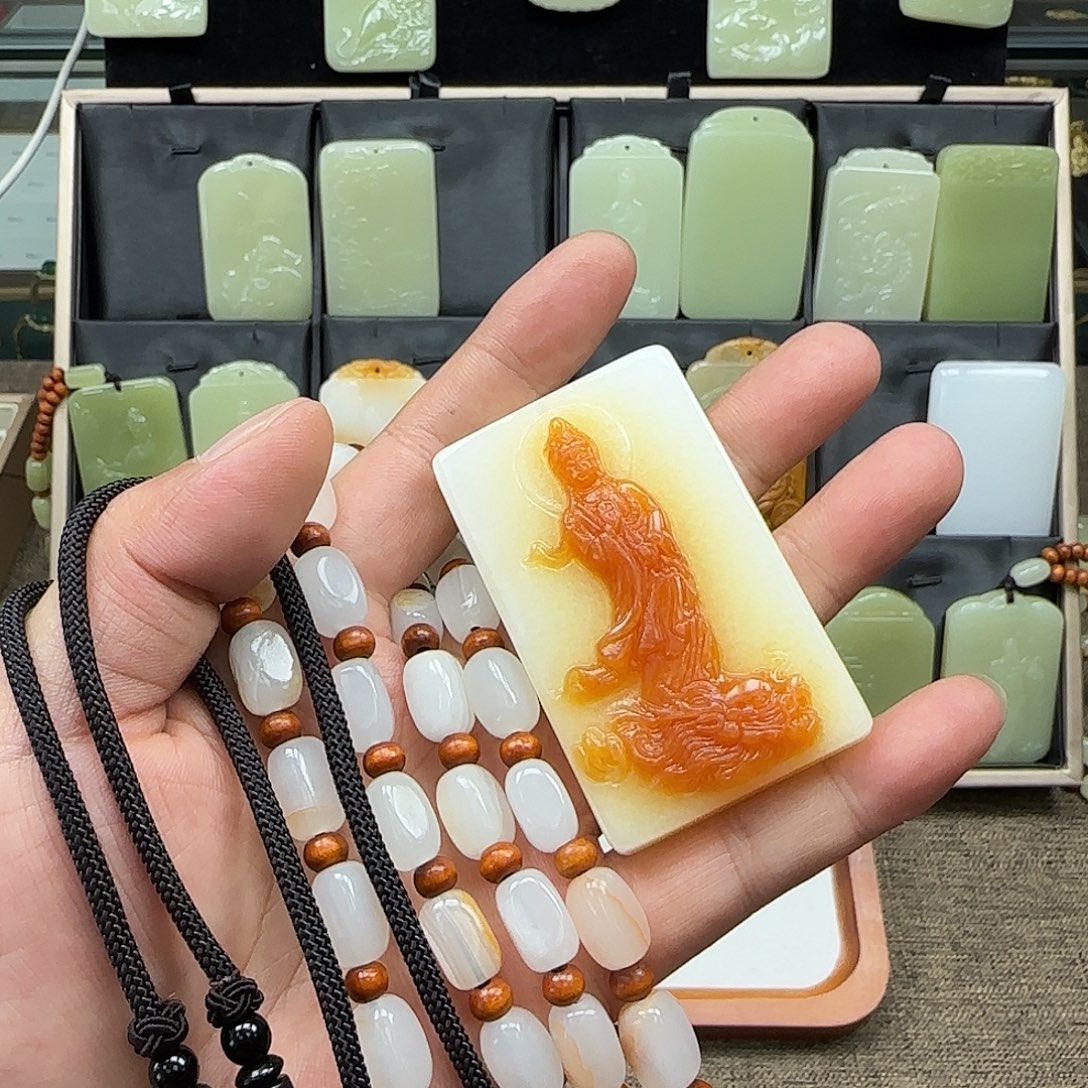 《****昆仑山料一物一拍皮色观音