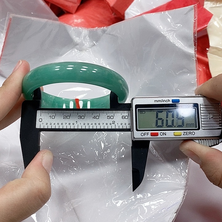 *****翡翠手镯未镶嵌251 号库存×2=128元