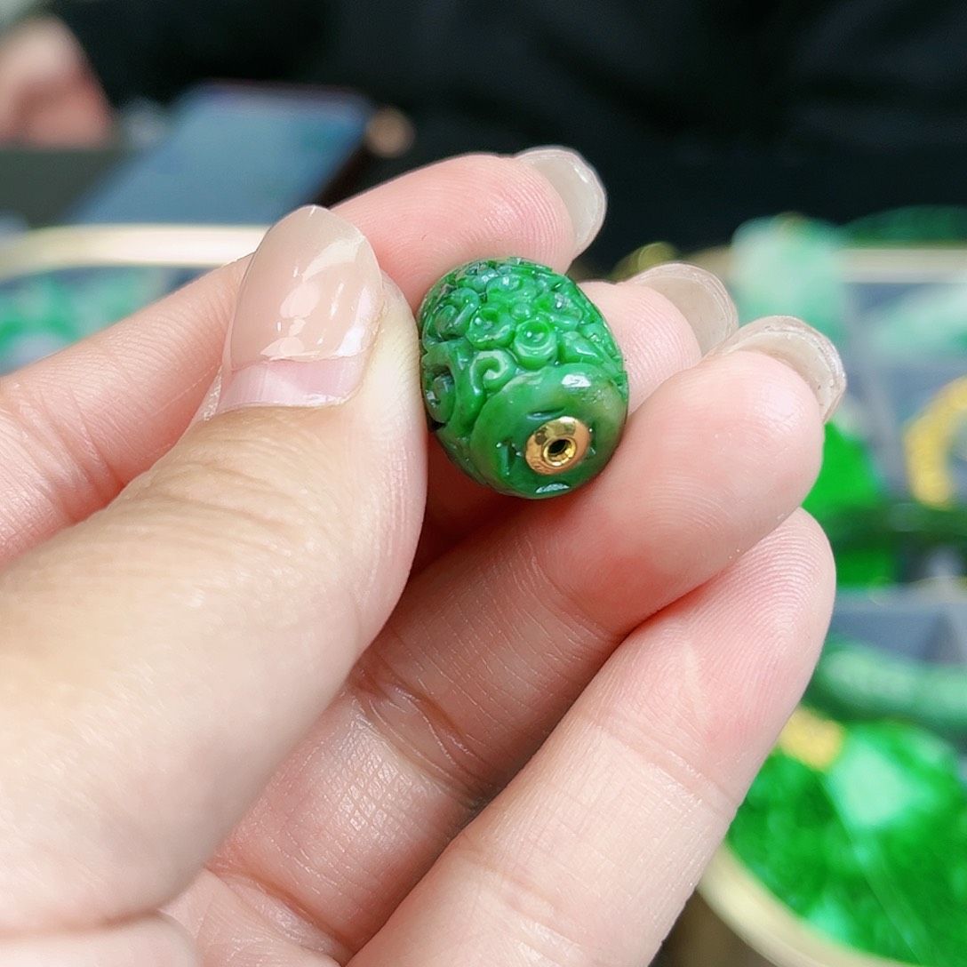 翡翠颈饰18K金镶嵌吊坠