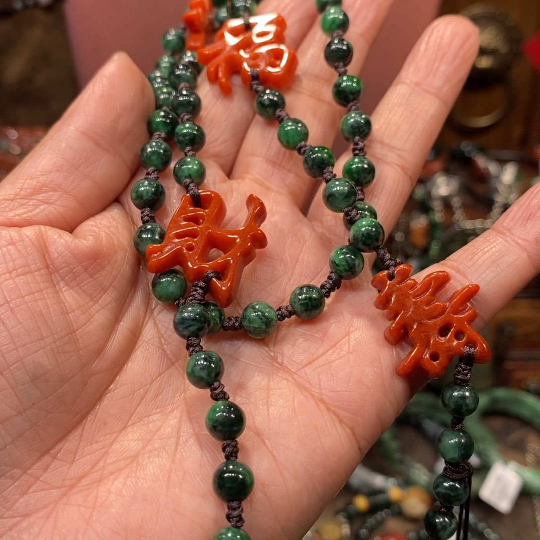 翡翠吊坠(赠链)未镶嵌