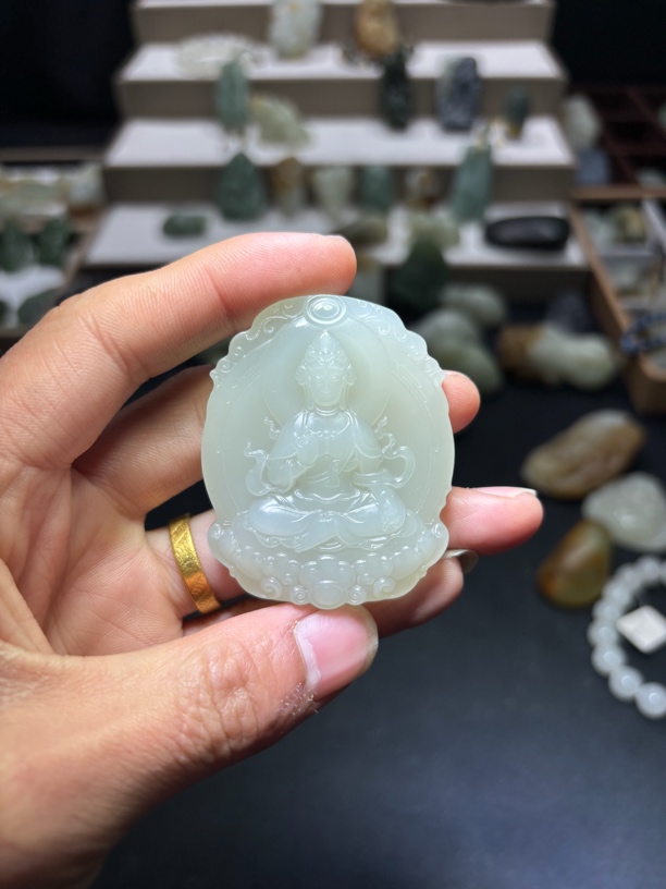 天然和田玉双面雕刻观音