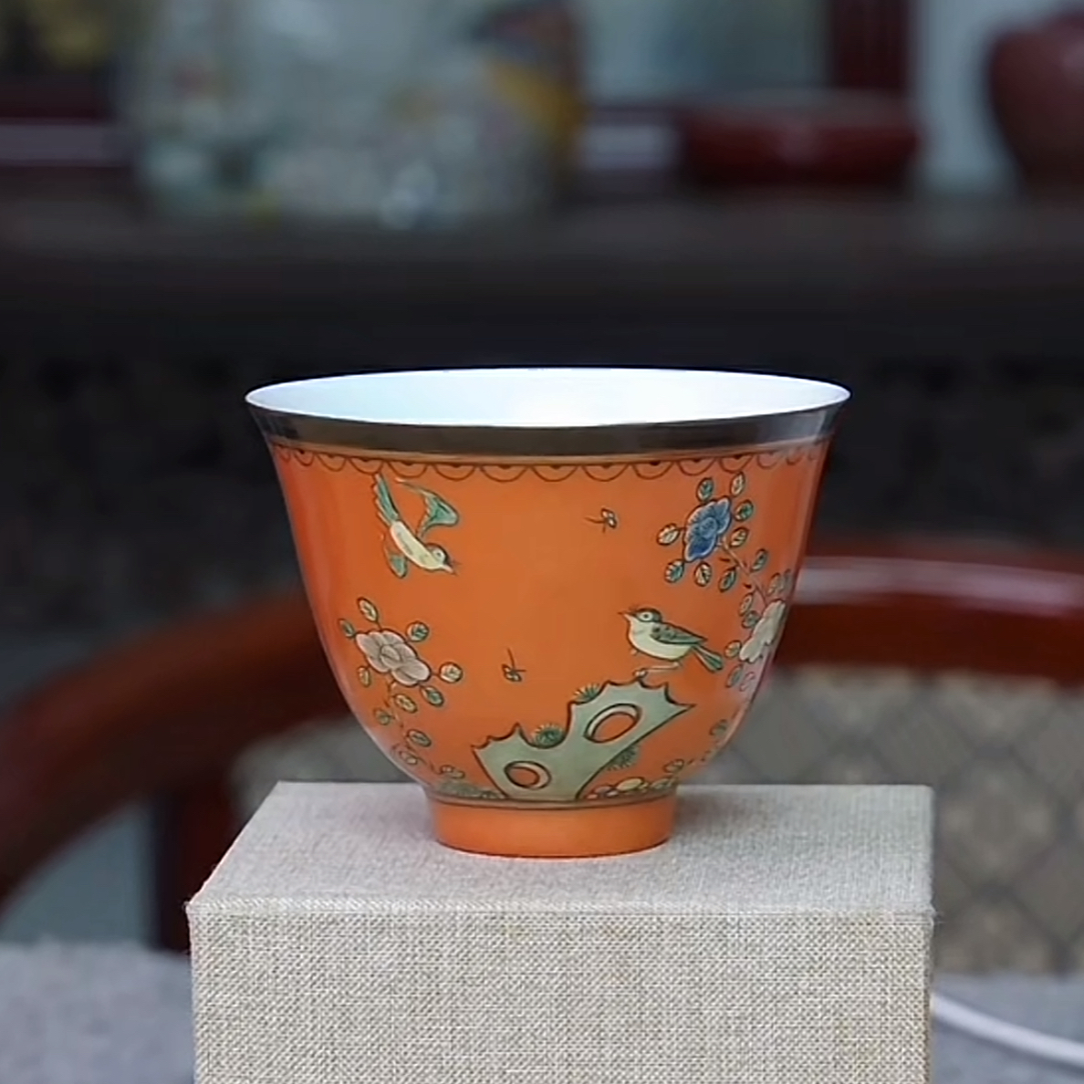 珊瑚红釉 粉彩描金花鸟纹杯   高6.5公分 口径8.8微瑕 2公分冲线