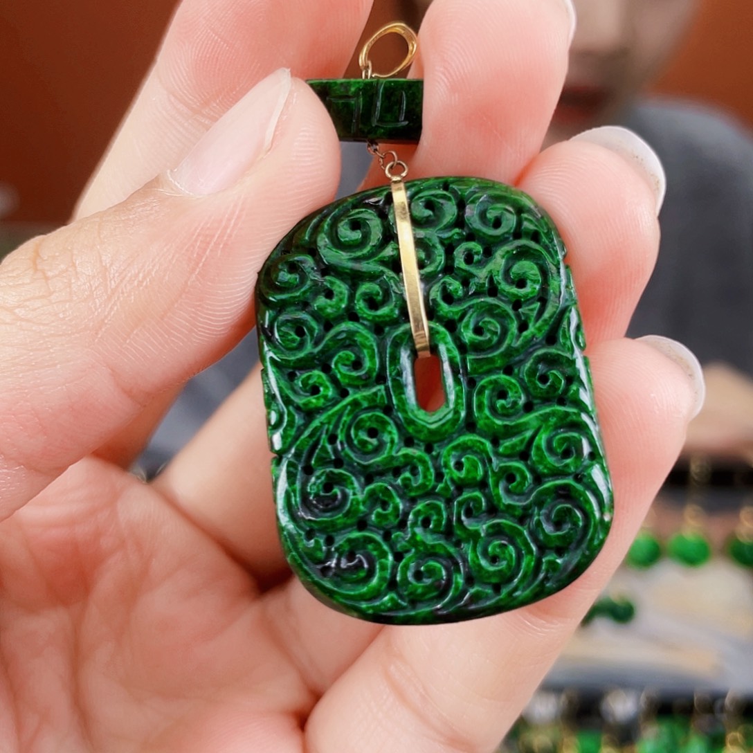 翡翠18K金镶嵌耳饰