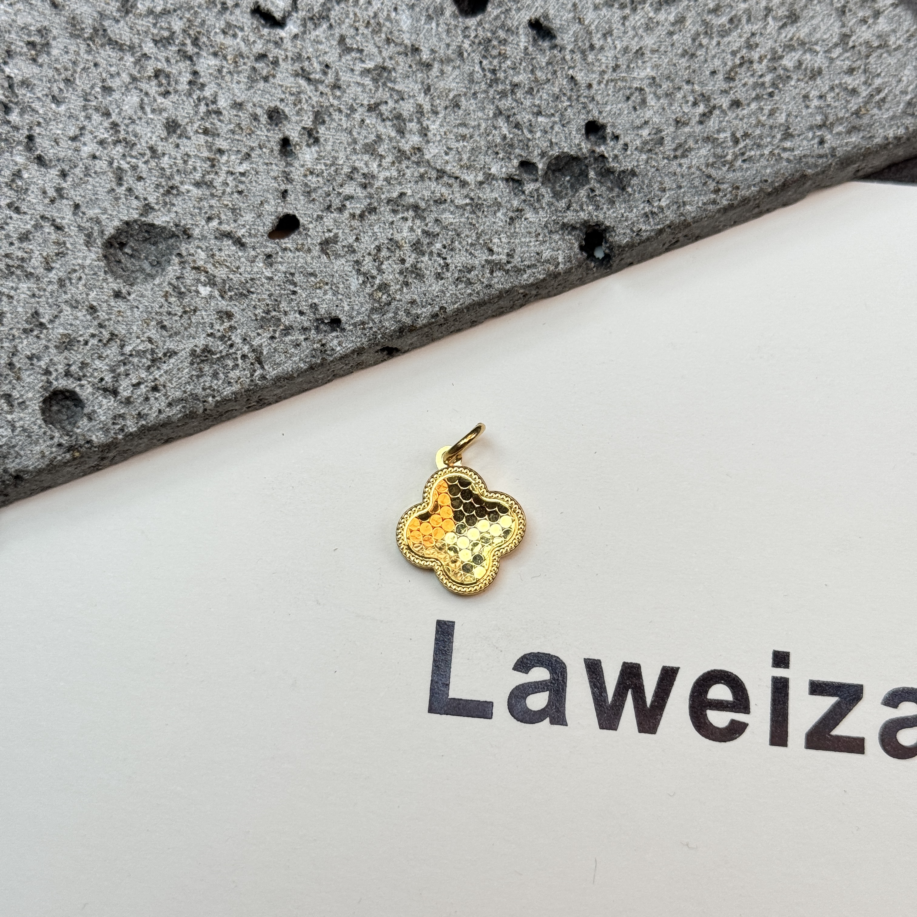  17815龙鳞蜂巢CNC四叶草吊坠